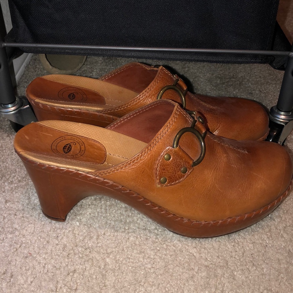 Nurture clogs, no box.